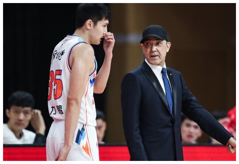 米兰体育APP-包含聖佩德罗赶在一战,豪取关键三分的词条