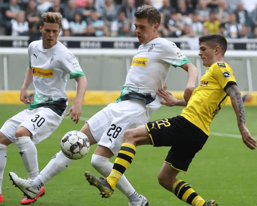 米兰体育-关于客场二球完胜，门兴格拉德巴赫稳居德甲亚军位置的信息