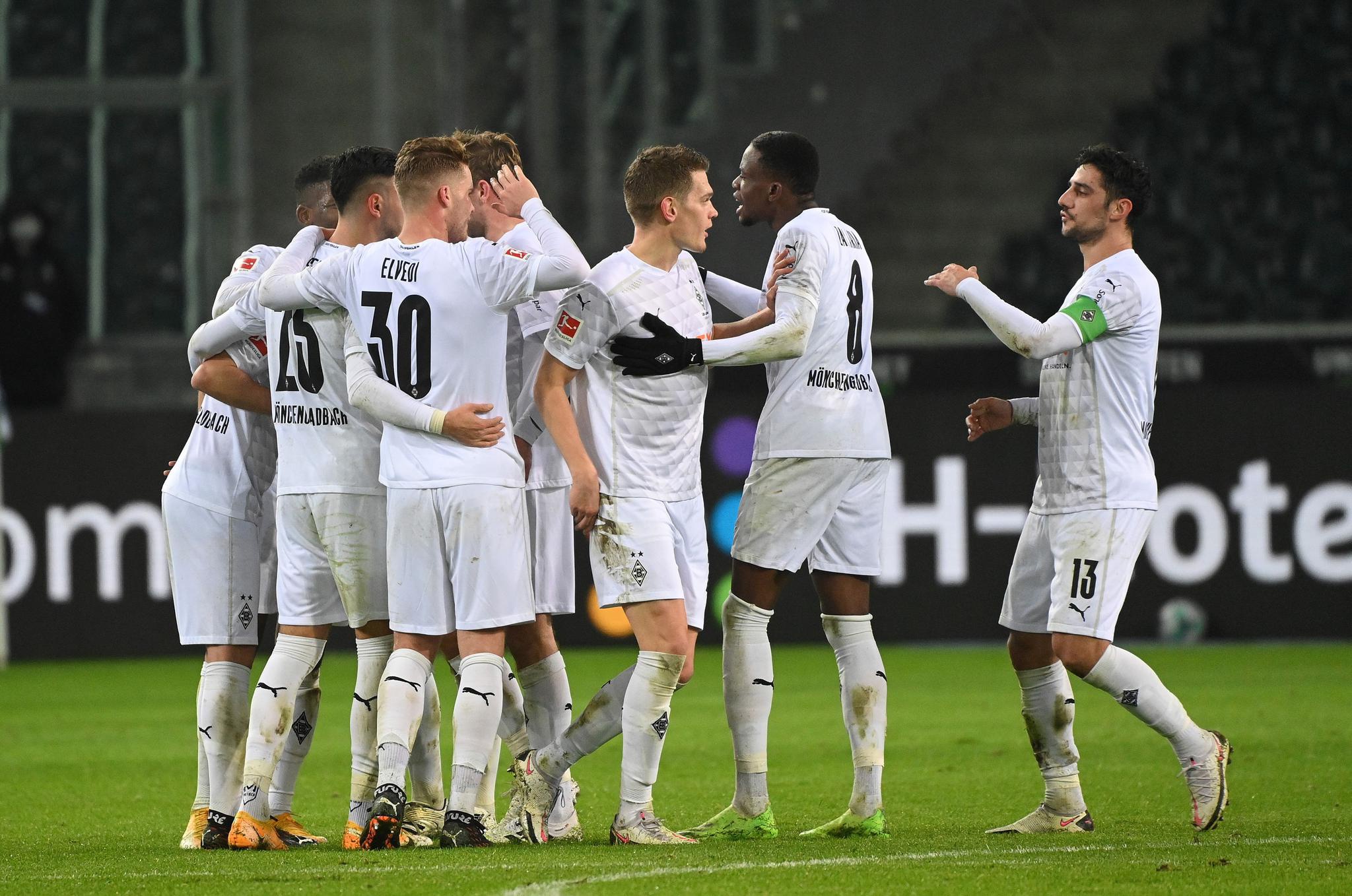 关于客场二球完胜，门兴格拉德巴赫稳居德甲亚军位置的信息